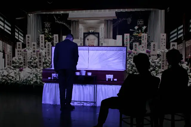 Homecoming, production photo 2